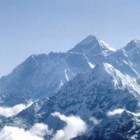 Hoe hoog kan de hoogste berg op aarde zijn?