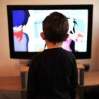 Jonge kinderen die veel tv kijken: slecht voor ontwikkeling