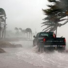 Hoe overleef je een orkaan  thuis, in de auto en te voet