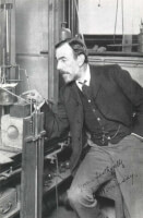 Sir William Ramsay (2 okt. 1852-23 juli 1916) Schotse chemicus ontdekt de edelgassen en ontvangt de Nobelprijs. / Bron: Publiek domein, Wikimedia Commons (PD)