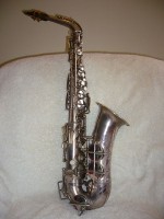 Saxofoon silver plated / Bron: Nabokov, Wikimedia Commons (CC BY-SA-3.0)