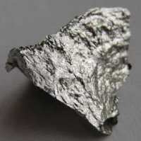 Zilverkleurig technisch zuiver mangaan / Bron: Tomihahndorf, Wikimedia Commons (CC BY-SA-3.0)