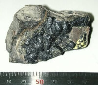 Uranium-erts Uraniet / Bron: Kgrr, Wikimedia Commons (CC BY-SA-2.5)