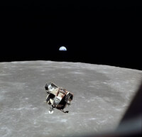 De LM is los van de Command Module en daalt af naar de maan / Bron: Publiek domein, Wikimedia Commons (PD)