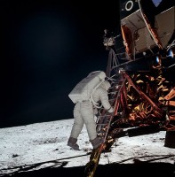 Mannen op de maan / Bron: NASA, Neil A. Armstrong, Wikimedia Commons (Publiek domein)