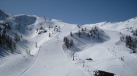 Sneeuwzekere skigebieden hebben pistes boven de boomgrens / Bron: Cocoparisienne, Pixabay