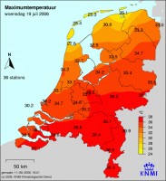 <I>Op 19 juli 2006 heersten op de Waddeneilanden comfortabele temperaturen vanwege het verkoelend effect van de Waddenzee, terwijl de rest van Nederland gebukt ging onder zinderende hitte. Bron: KNMI</I> / Bron: Wikipedia